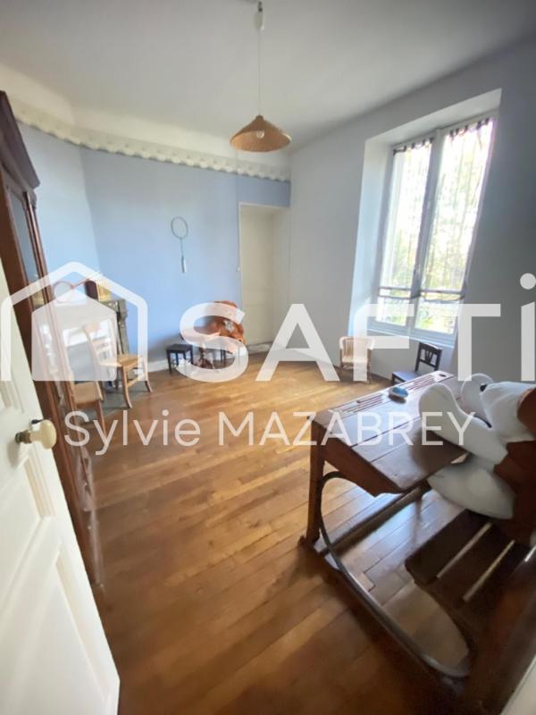 Maison - 210 m² - 11 pièces