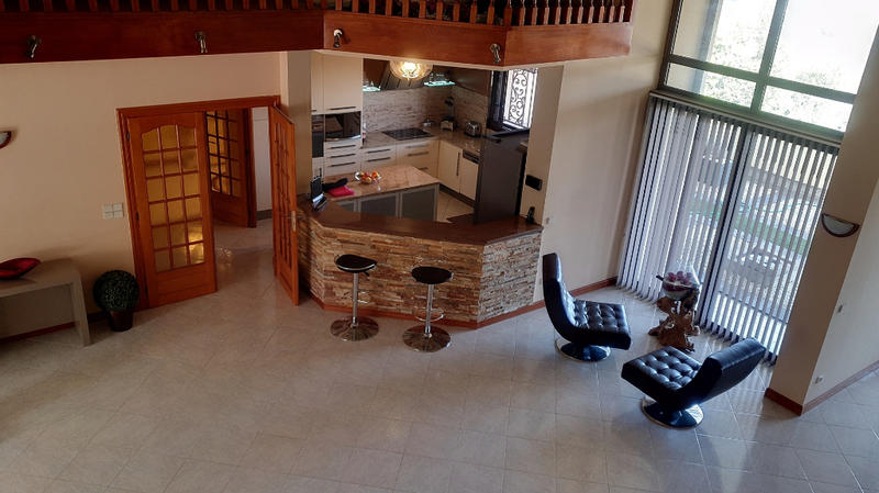 Maison - 350 m² - 12 pièces