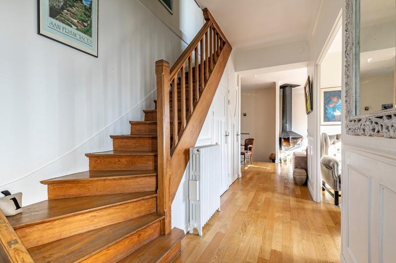 Maison - 201 m² - 7 pièces