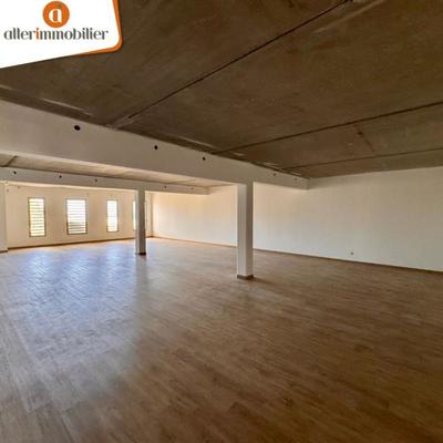 Bureau - 131 m² - 1 pièce