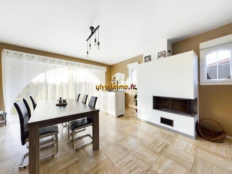 Maison - 214 m² - 9 pièces