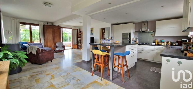 Maison - 222 m² - 7 pièces