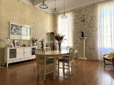 Maison - 243 m² - 6 pièces