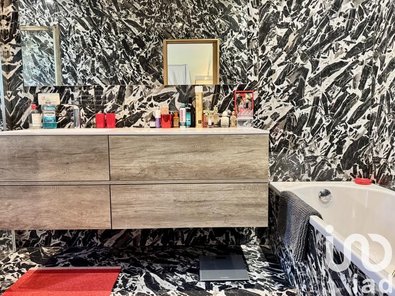 Maison - 243 m² - 5 pièces