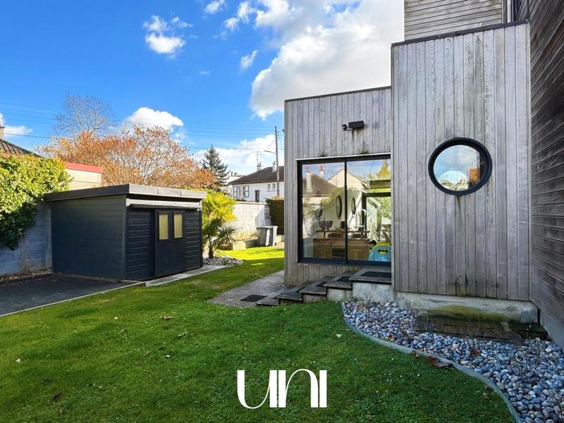 Maison - 210 m² - 6 pièces