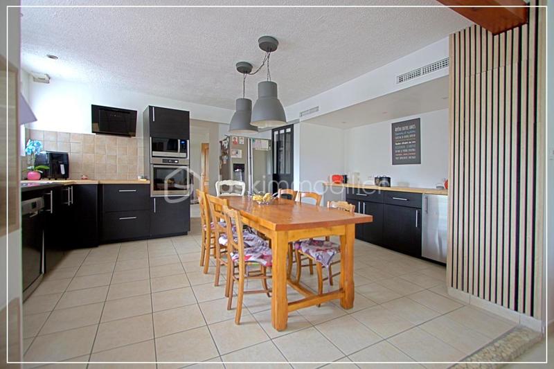 Maison traditionnelle - 165 m² - 8 pièces