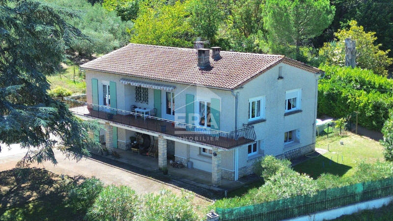 Maison - 215 m² - 7 pièces