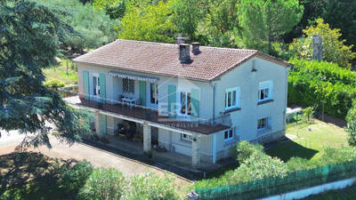 Maison - 215 m² - 7 pièces