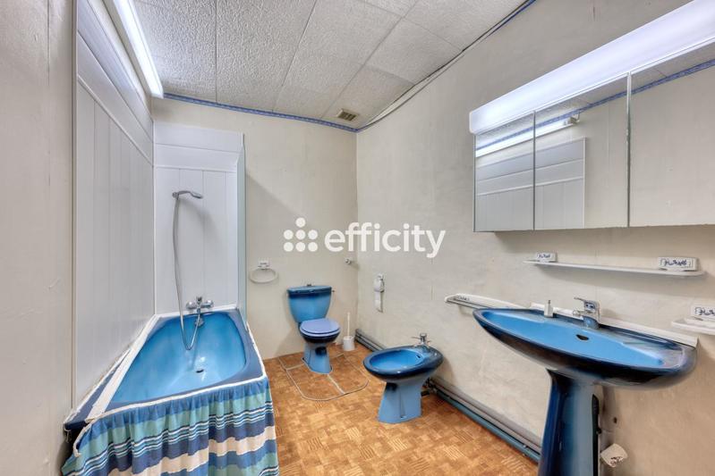 Pavillon - 180 m² - 8 pièces