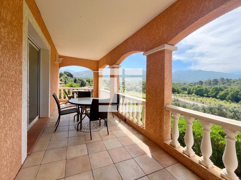 Villa - 207 m² - 8 pièces