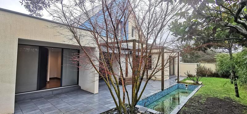 Maison - 195 m² - 6 pièces