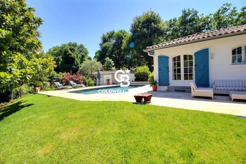 Maison - 200 m² - 6 pièces