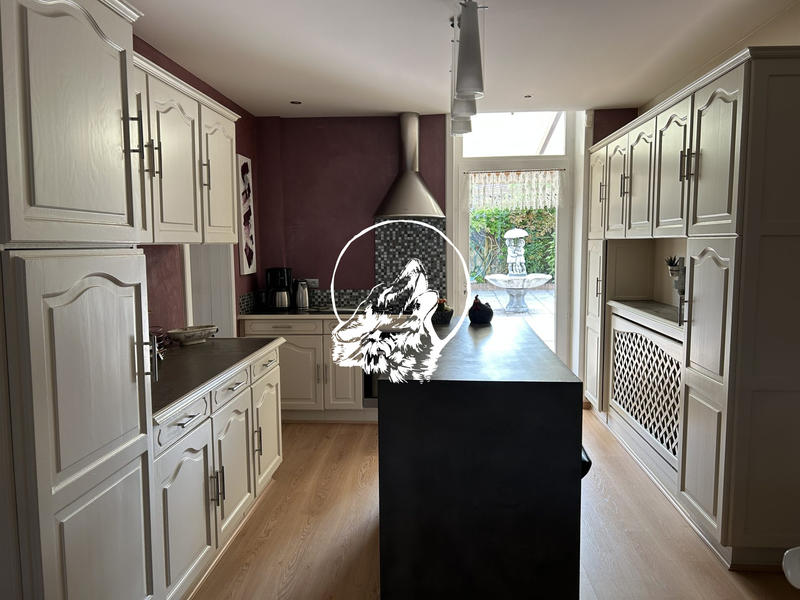 Maison ancienne - 200 m² - 7 pièces