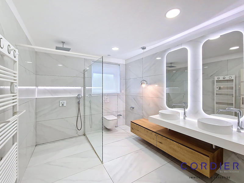 Appartement - 151 m² - 5 pièces