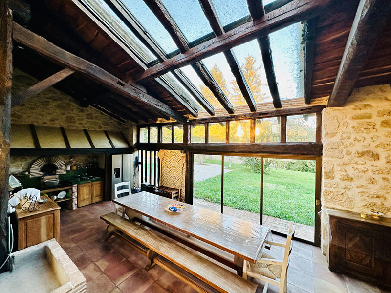 Maison - 362 m² - 9 pièces