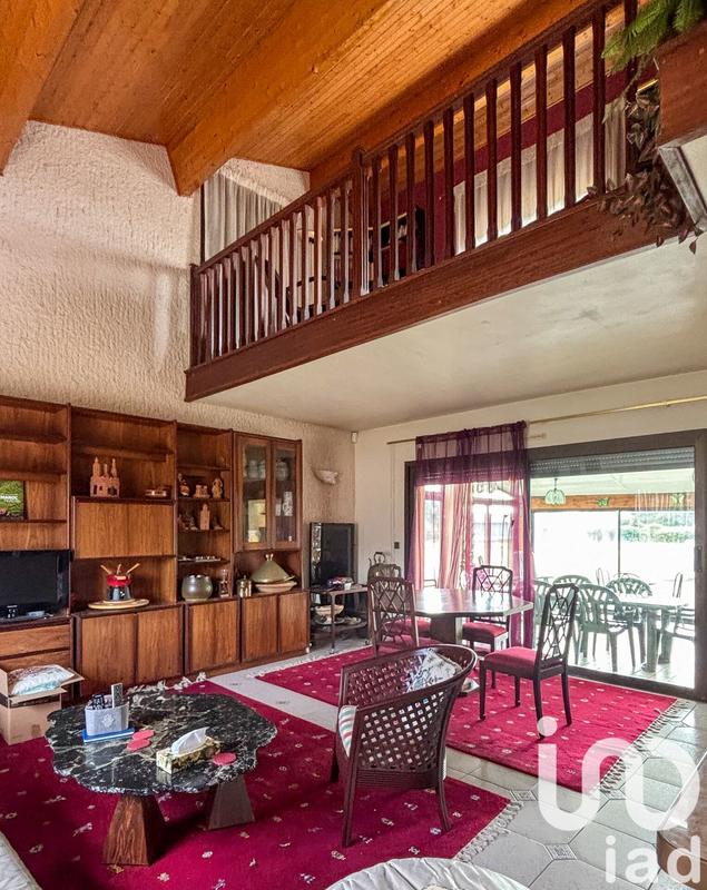 Maison - 163 m² - 9 pièces