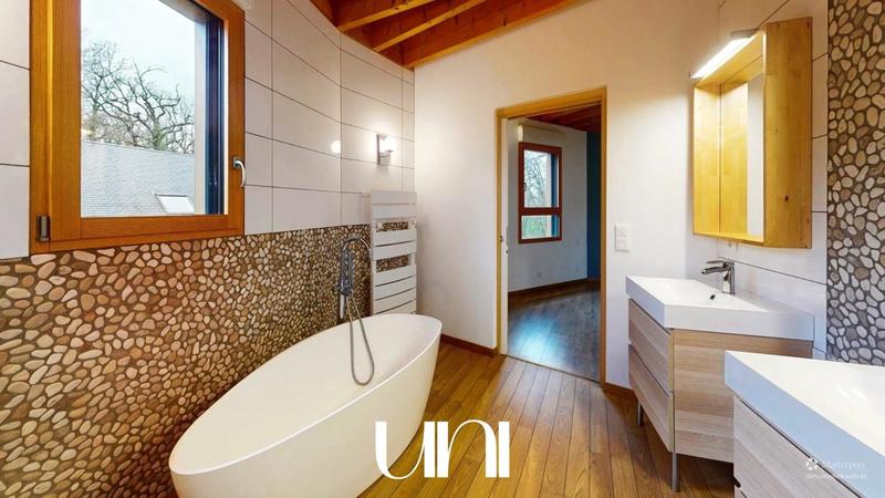 Maison - 200 m² - 7 pièces