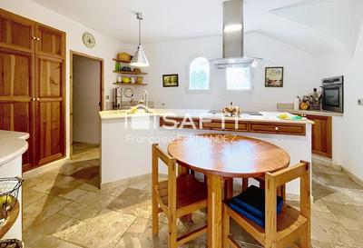 Villa - 250 m² - 10 pièces