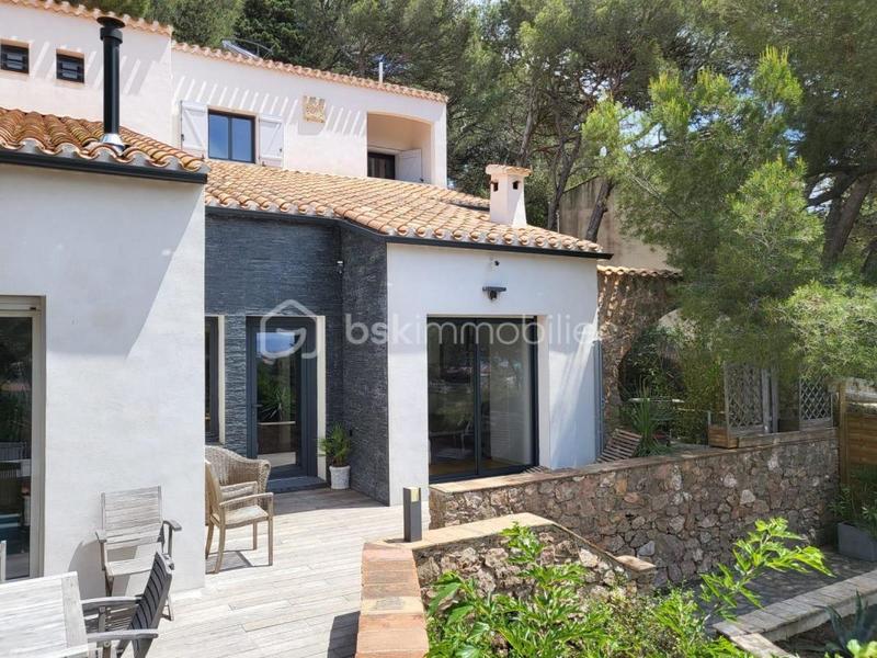 Propriété - 222 m² - 6 pièces