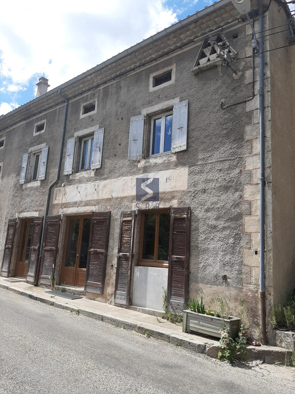 Maison - 213 m² - 8 pièces