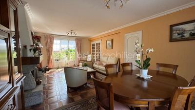 Maison traditionnelle - 136 m² - 8 pièces