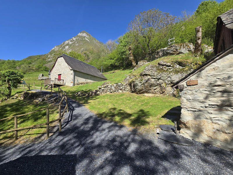 Maison - 223 m² - 8 pièces