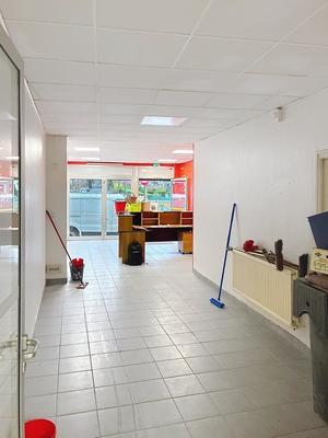 Local commercial - 161 m² - 5 pièces