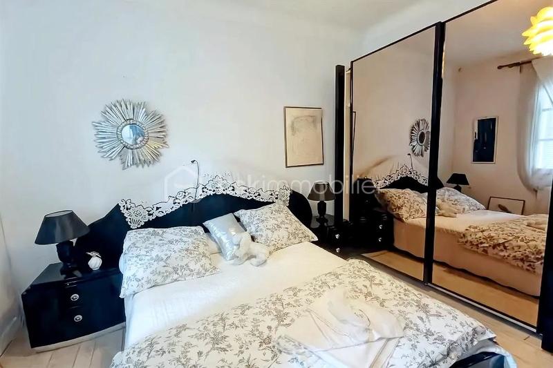 Maison - 225 m² - 8 pièces