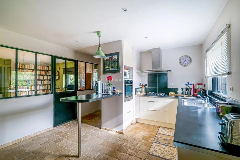 Maison - 214 m² - 10 pièces