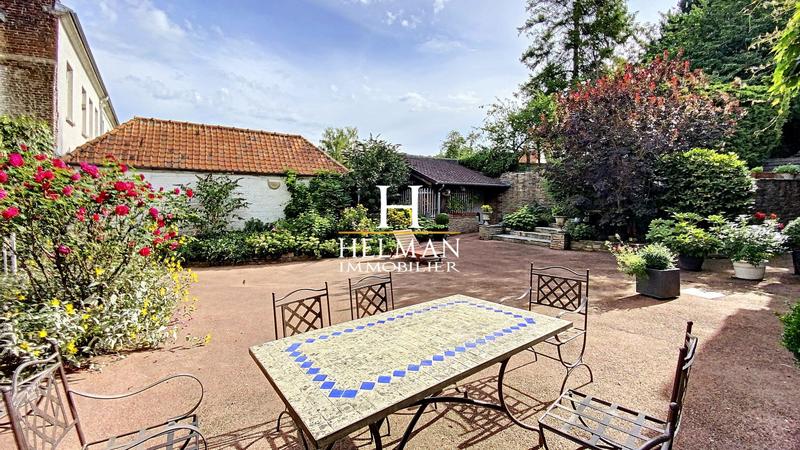 Maison - 360 m² - 15 pièces