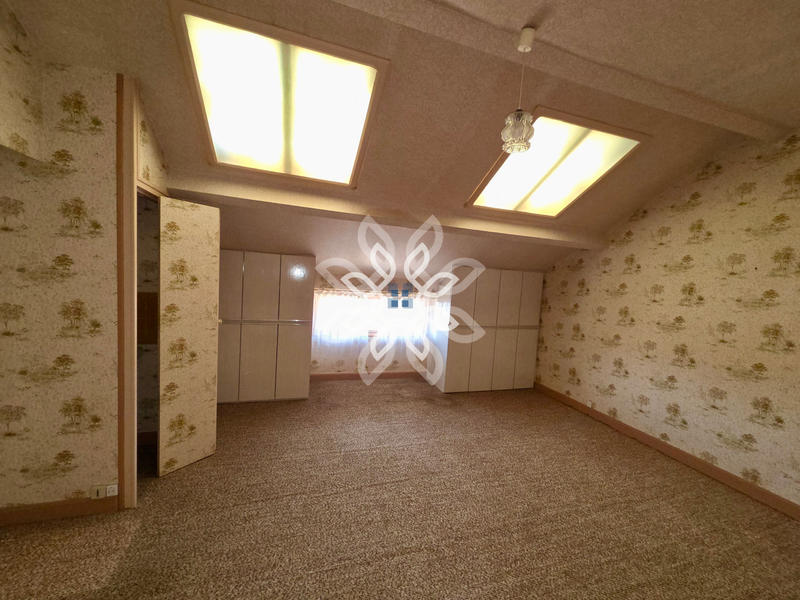 Propriété - 160 m² - 9 pièces