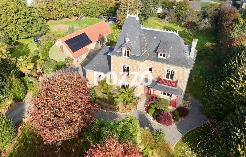 Maison - 216 m² - 9 pièces