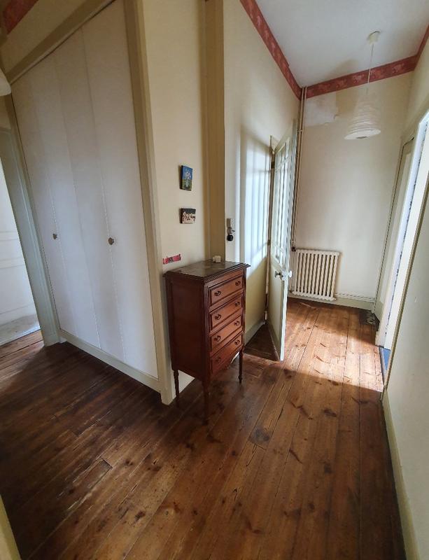 Maison - 253 m² - 11 pièces