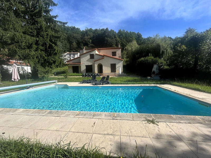 Villa - 220 m² - 8 pièces