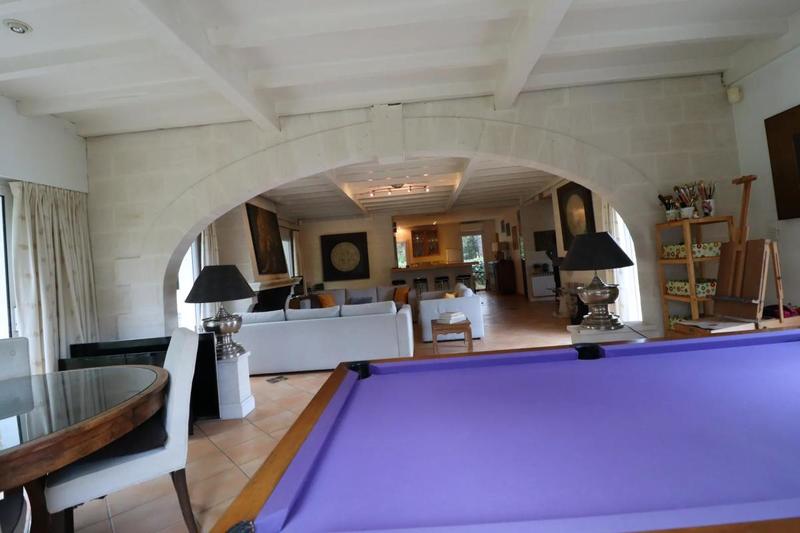 Maison - 260 m² - 7 pièces