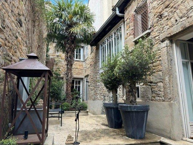 Maison - 232 m² - 6 pièces