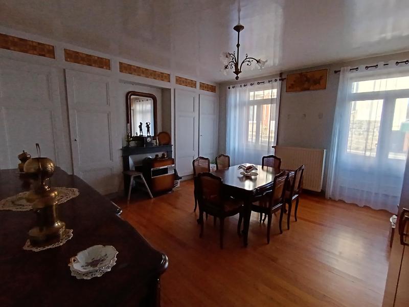 Maison - 300 m² - 14 pièces