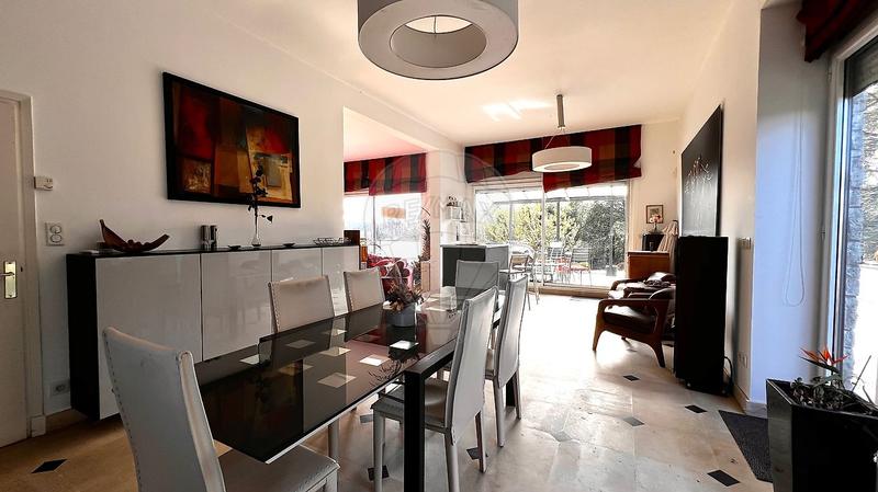 Propriété - 373 m² - 10 pièces