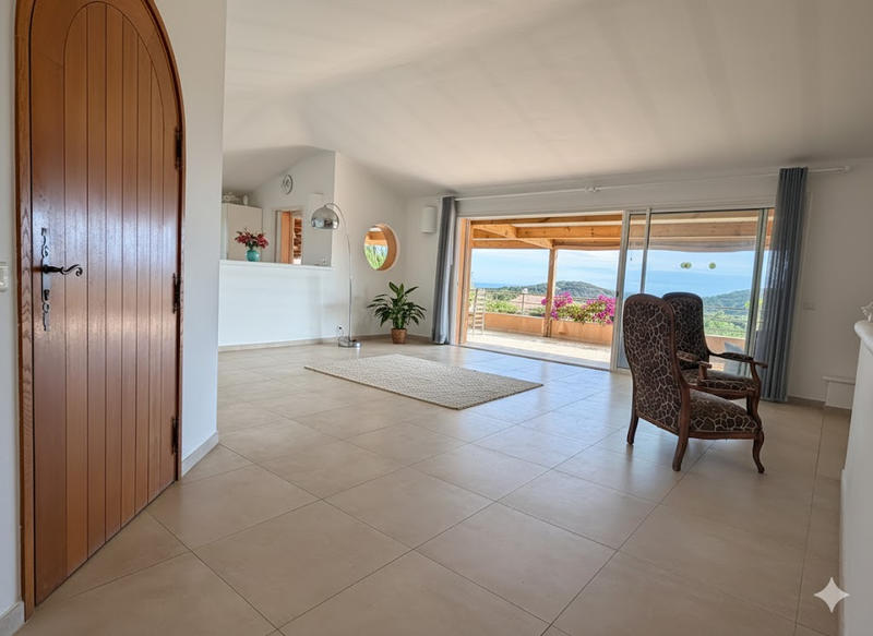 Demeure - 143 m² - 5 pièces