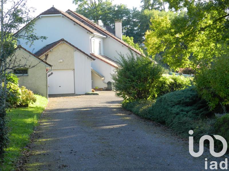 Maison - 240 m² - 9 pièces