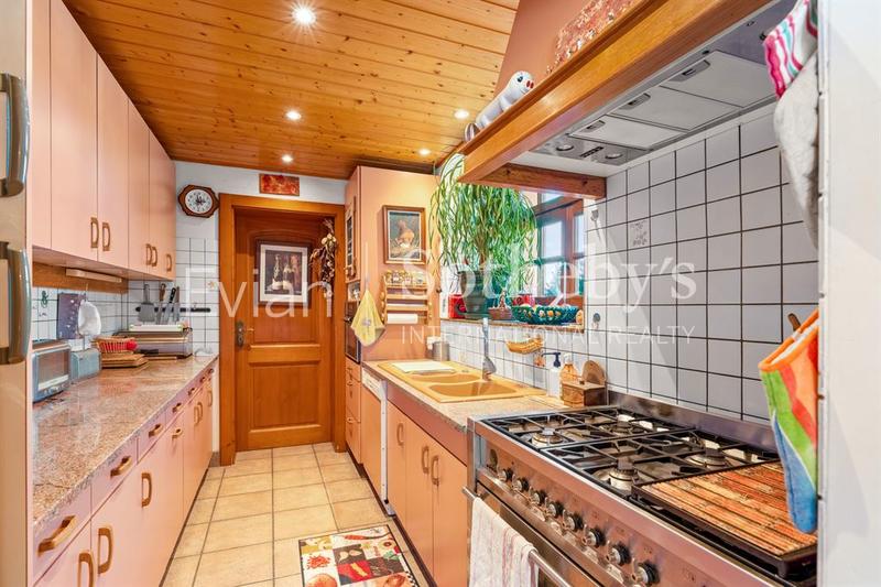 Maison - 300 m² - 11 pièces