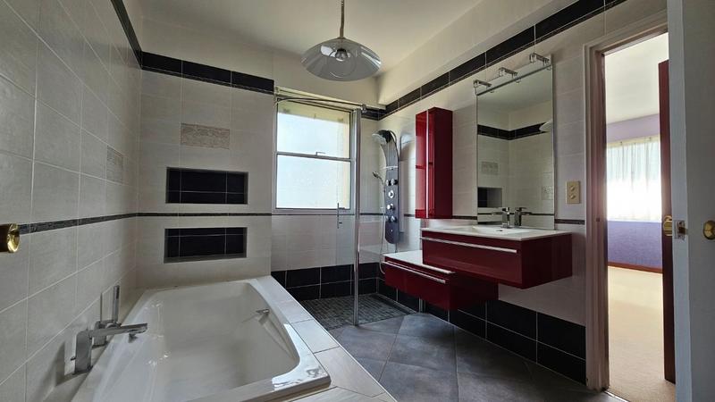 Maison - 247 m² - 7 pièces