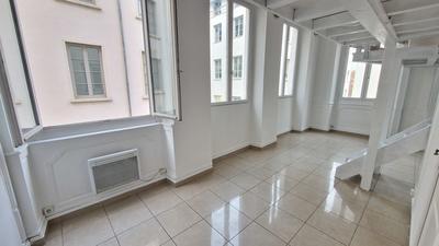 Studio - 42 m² - 1 pièce