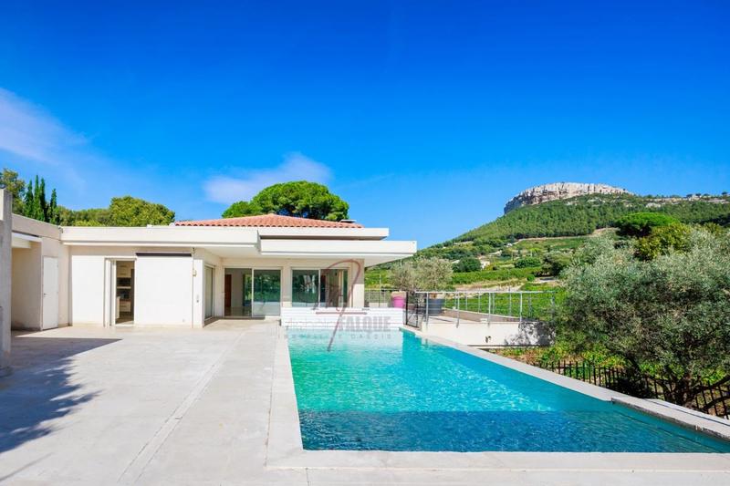 Villa - 245 m² - 5 pièces