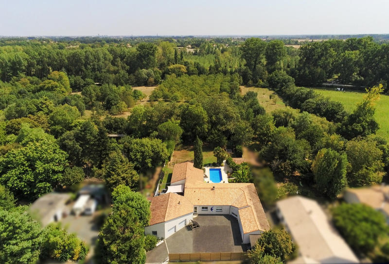 Maison - 255 m² - 9 pièces