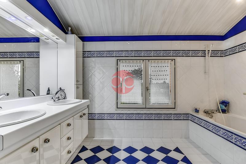 Maison - 166 m² - 6 pièces