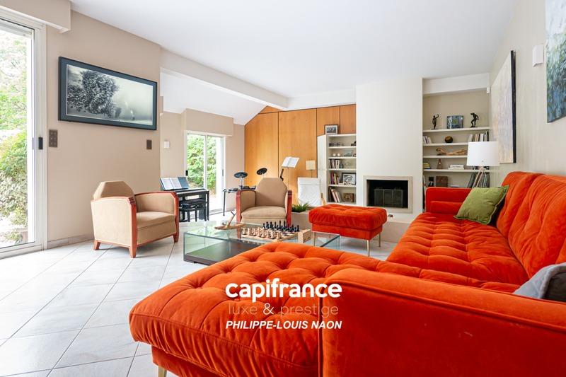 Maison - 230 m² - 10 pièces