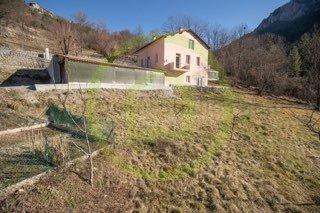 Maison - 250 m² - 4 pièces