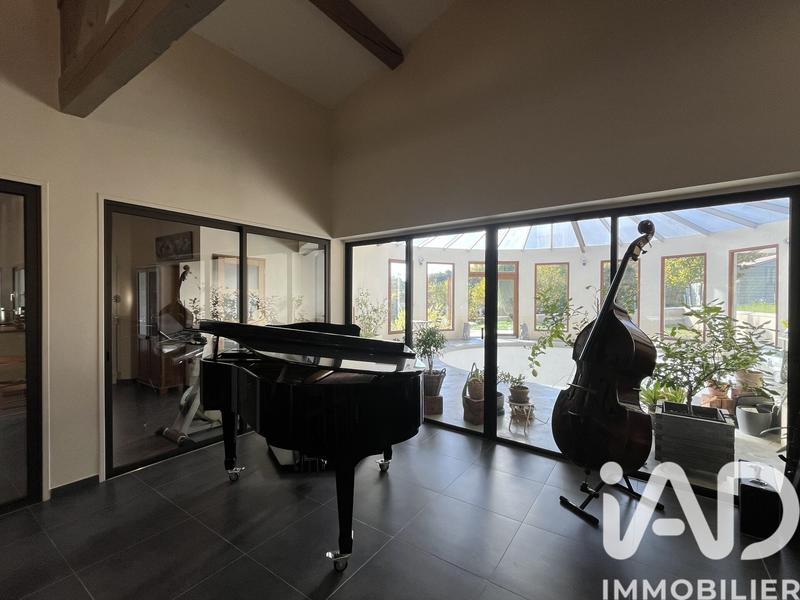 Maison - 370 m² - 10 pièces