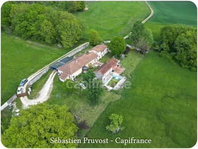 Propriété - 145 m² - 10 pièces